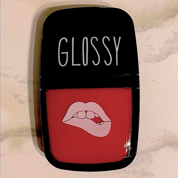 URBAN OUTFITTERS Lip gloss- red